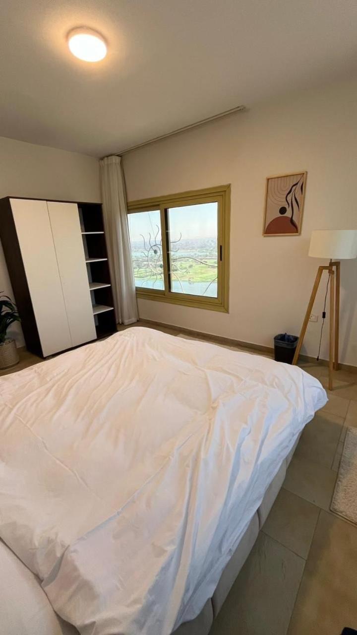 Nile and pyramids view 4BR apt