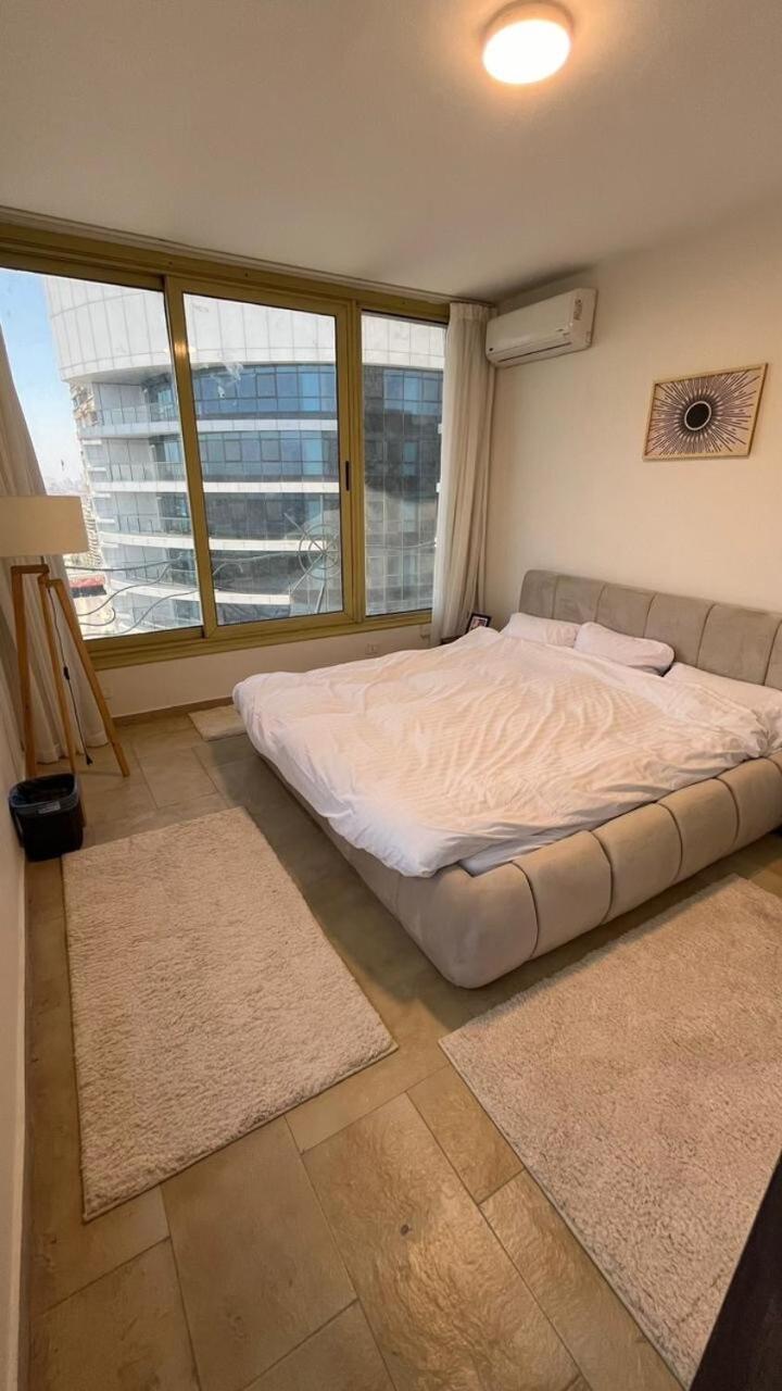 Nile and pyramids view 4BR apt