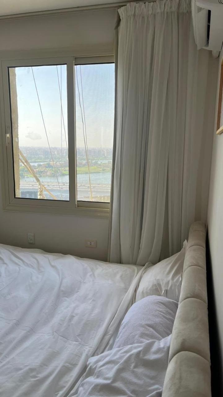 Nile and pyramids view 4BR apt