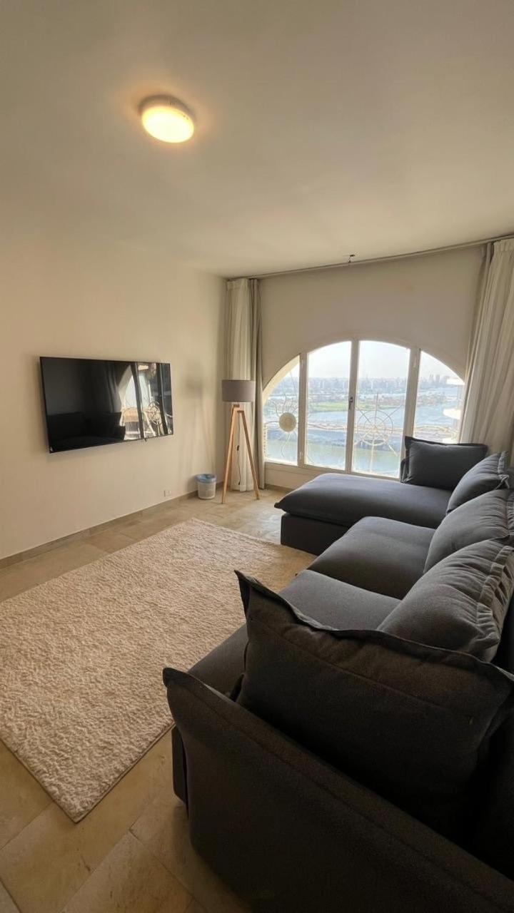 Nile and pyramids view 4BR apt