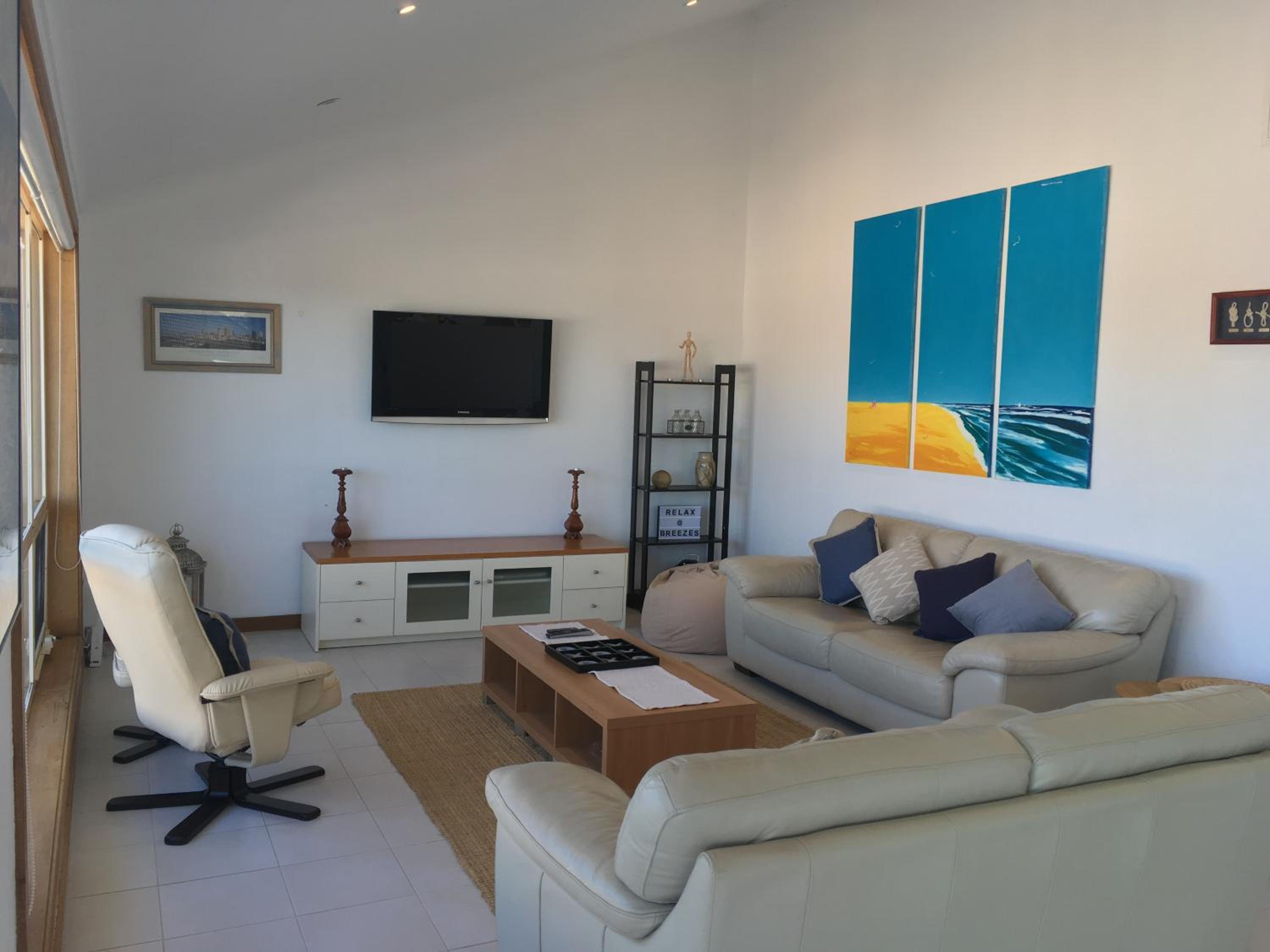 Breezes at Hayborough - Coastal beach house and pet friendly