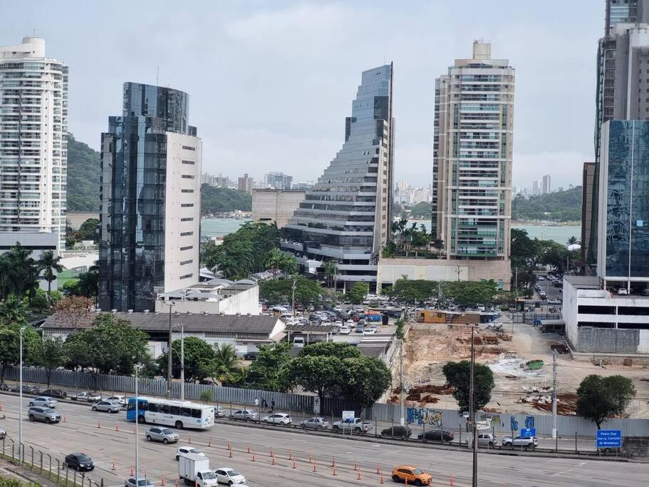 Flat com piscina, academia e vista para o mar