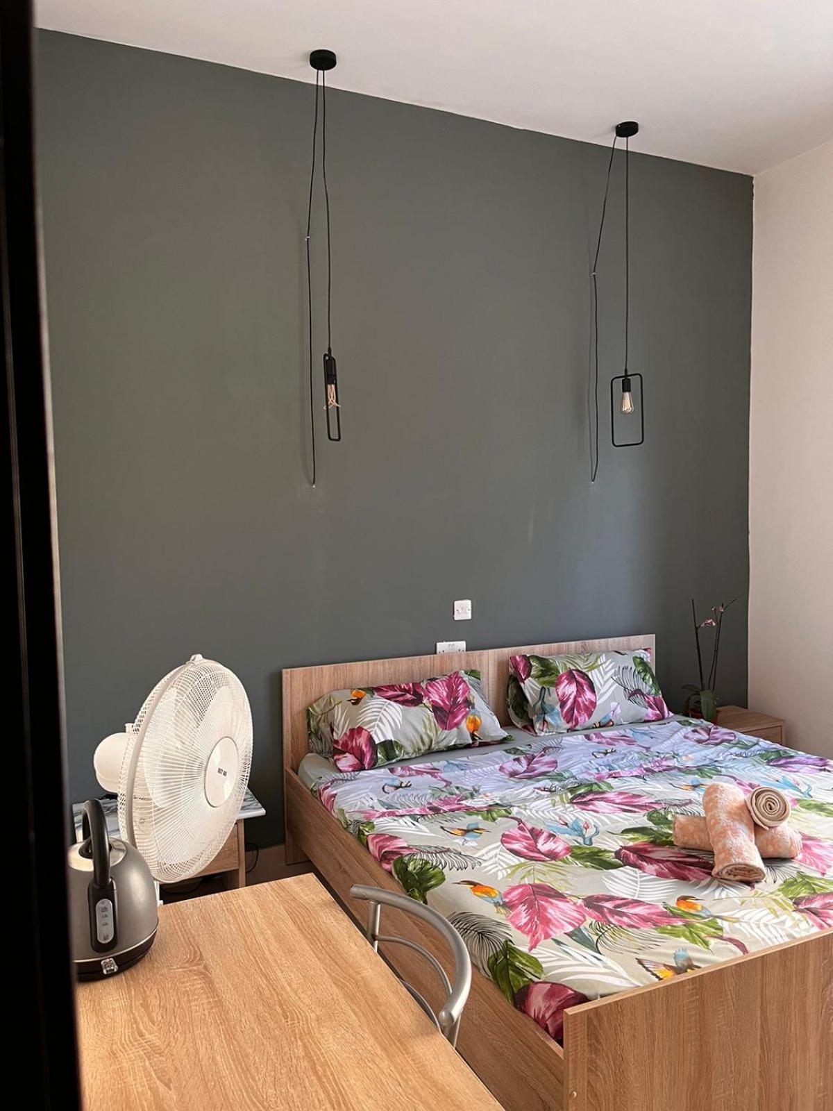 Sliema Room with Air-condition next to the beach 2B view 5