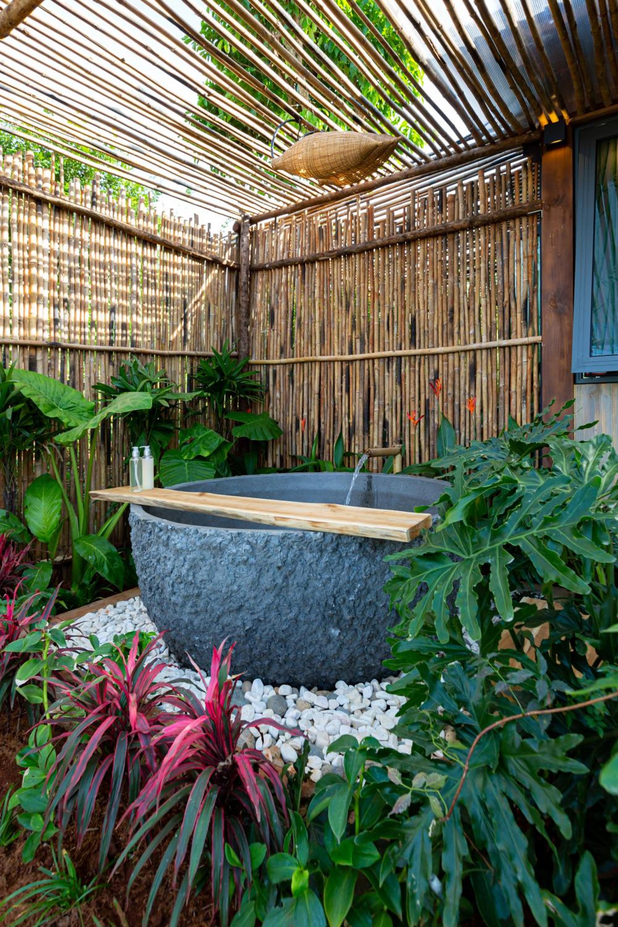 Nomia Garden Retreats - Khu nghỉ dưỡng hồ Trị An view 4