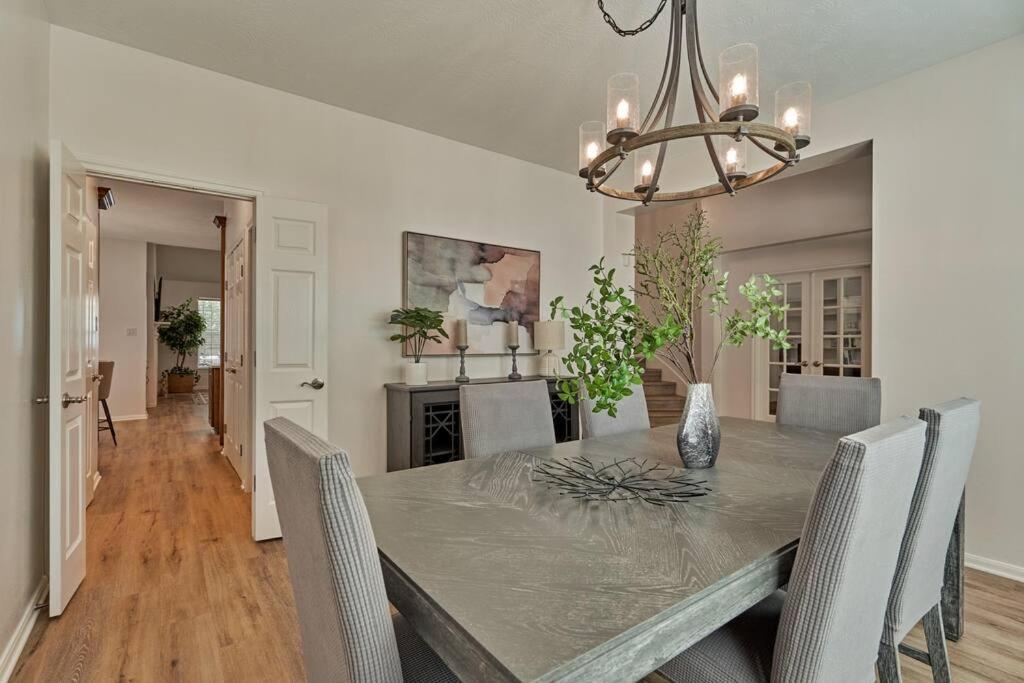 New!4BR with Easy Access to all Woodlands Amenities view 4