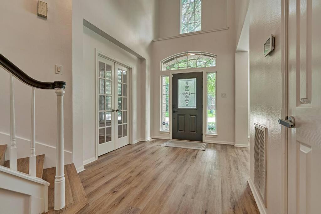 New!4BR with Easy Access to all Woodlands Amenities view 3