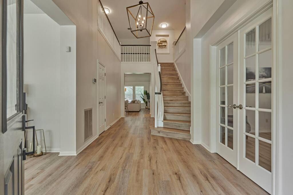 New!4BR with Easy Access to all Woodlands Amenities view 2