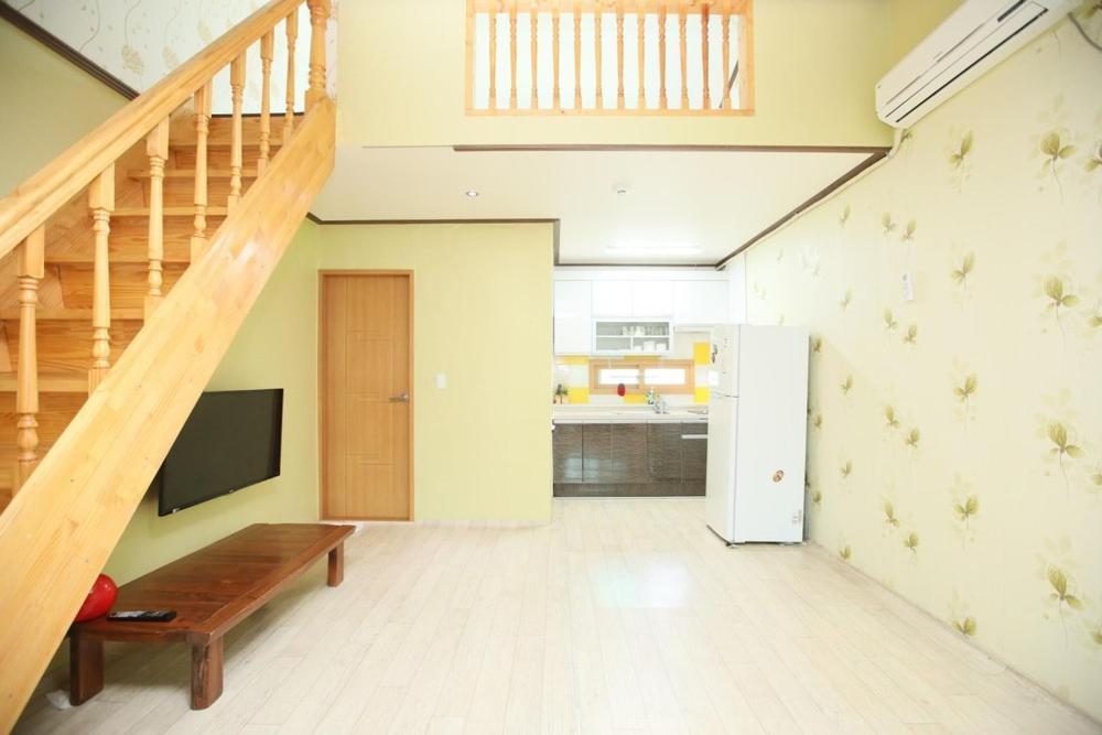 Suncheon Bay Wind Hill House view 3