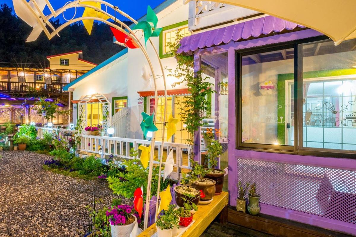 Goseong Hatsal Gadeuk Pension