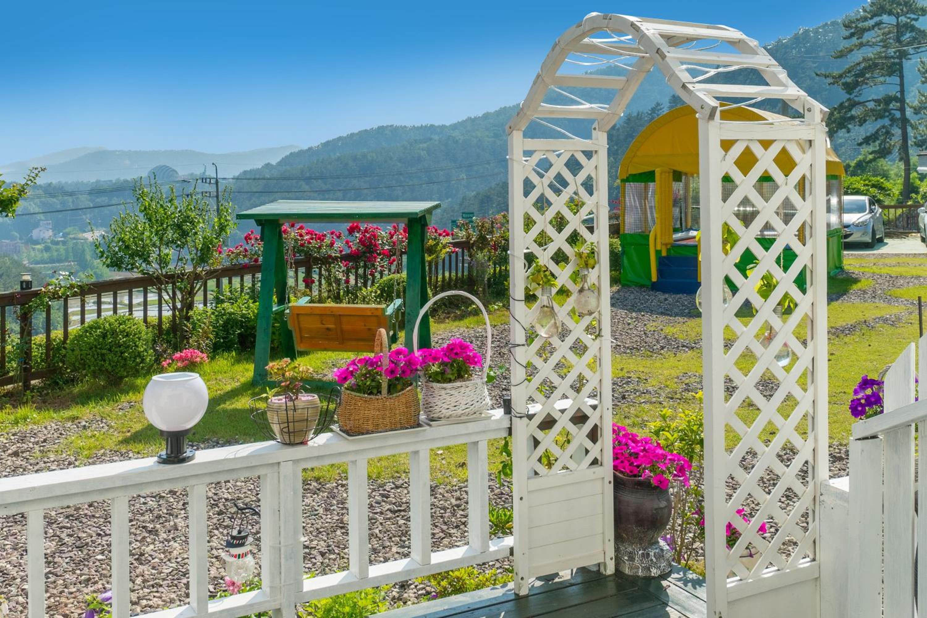 Goseong Hatsal Gadeuk Pension