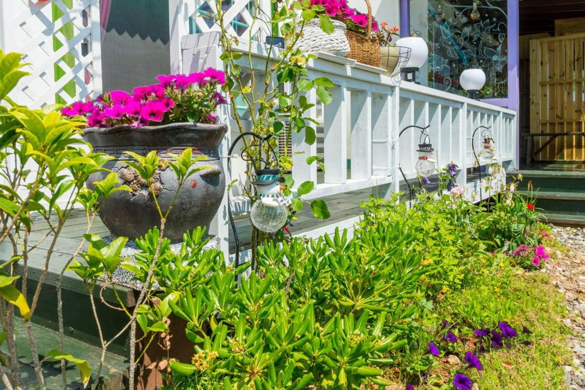 Goseong Hatsal Gadeuk Pension