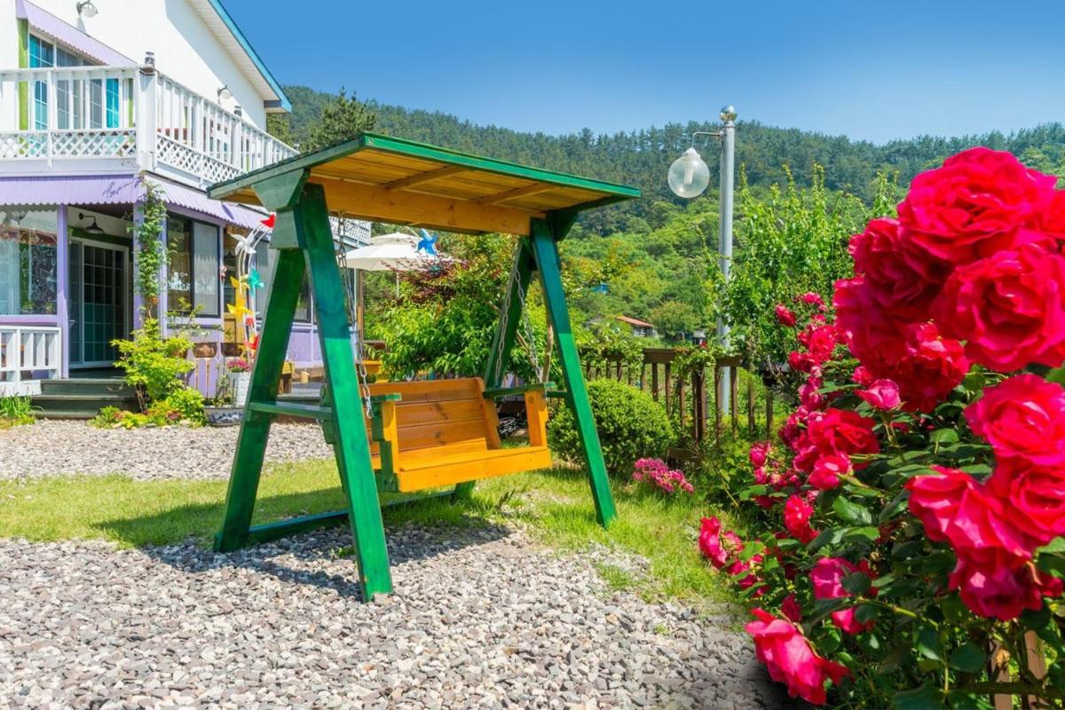 Goseong Hatsal Gadeuk Pension