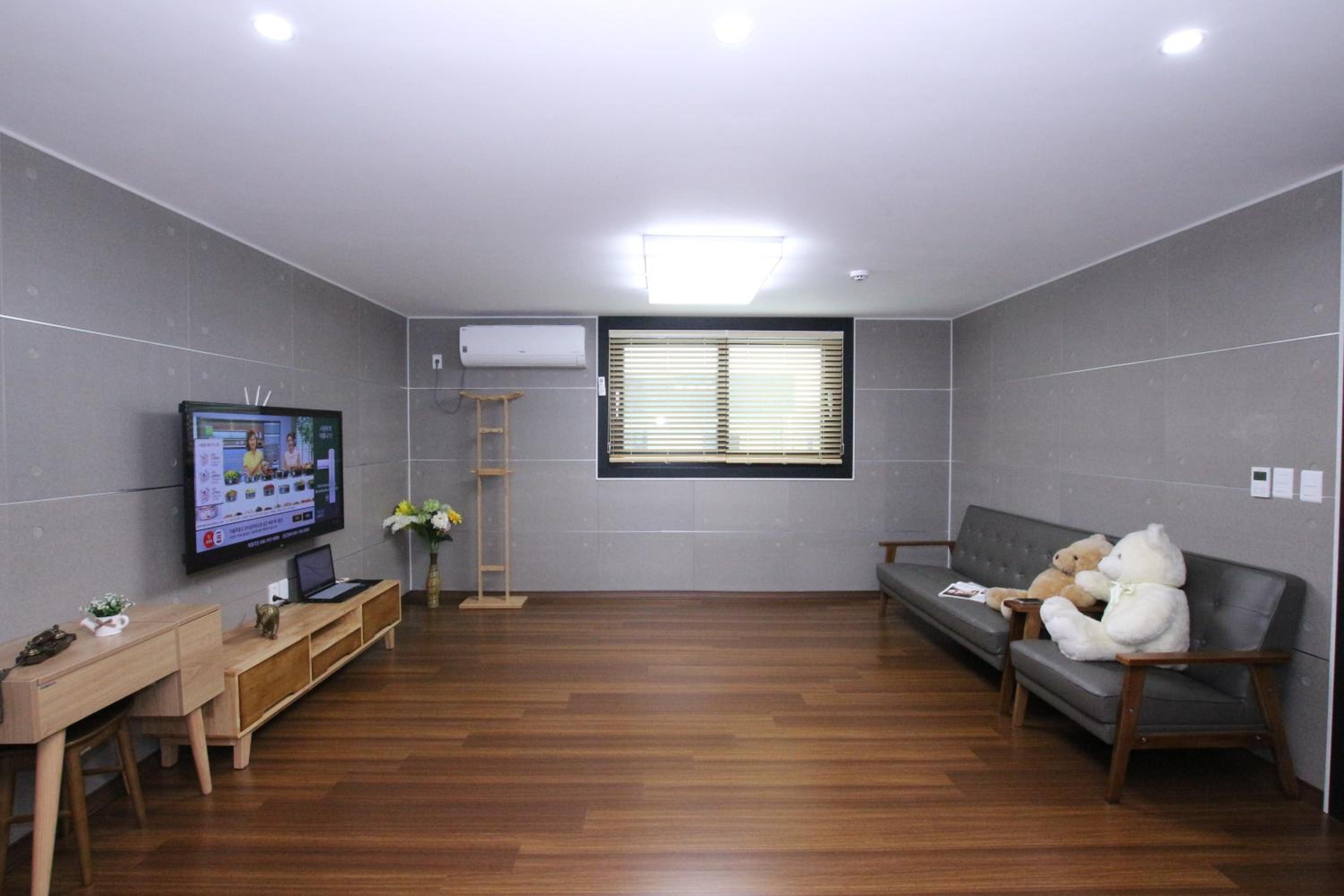 Uljin Blue Ara CD pension view 5