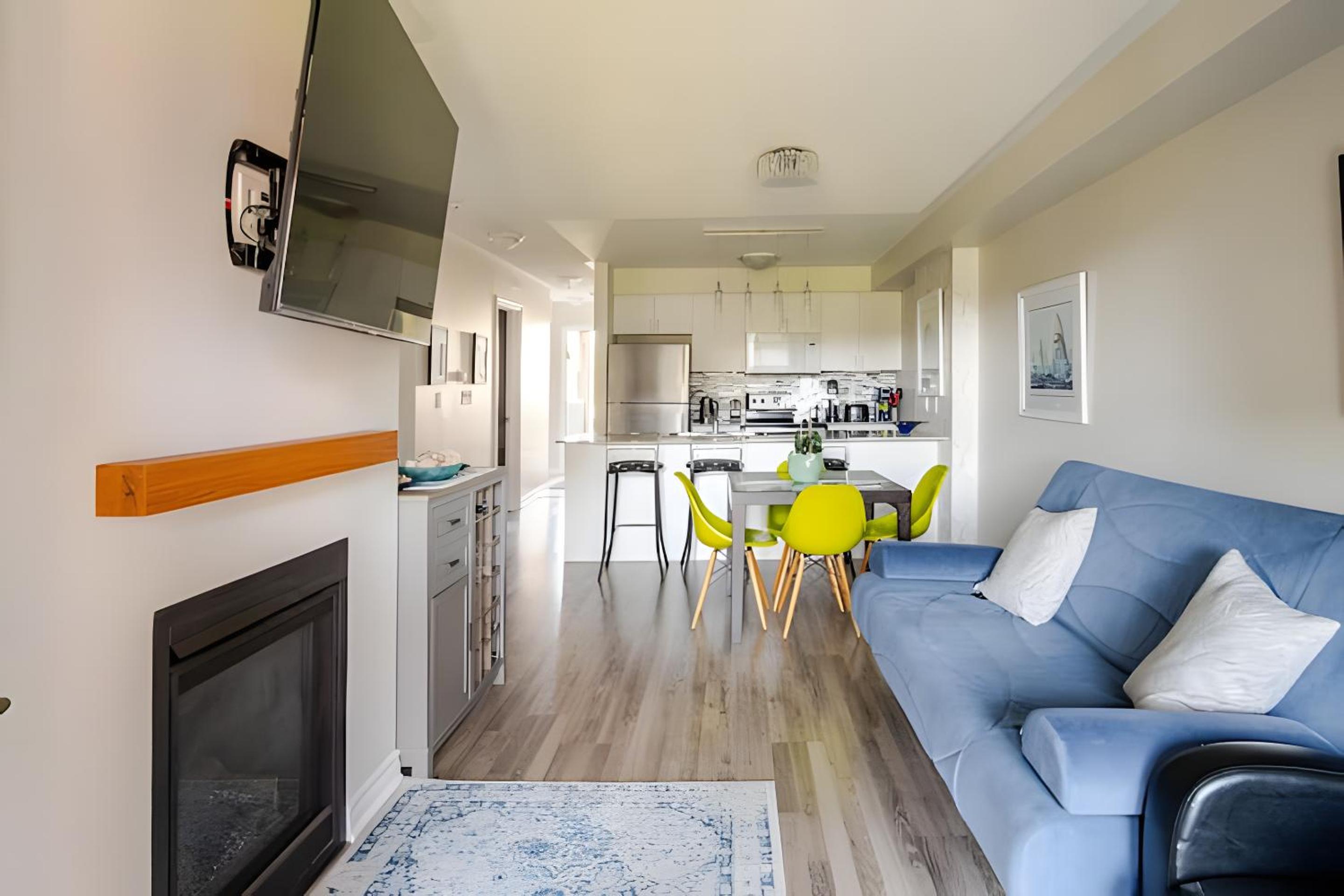 Specious 2 Bedroom Condo in Collingwood