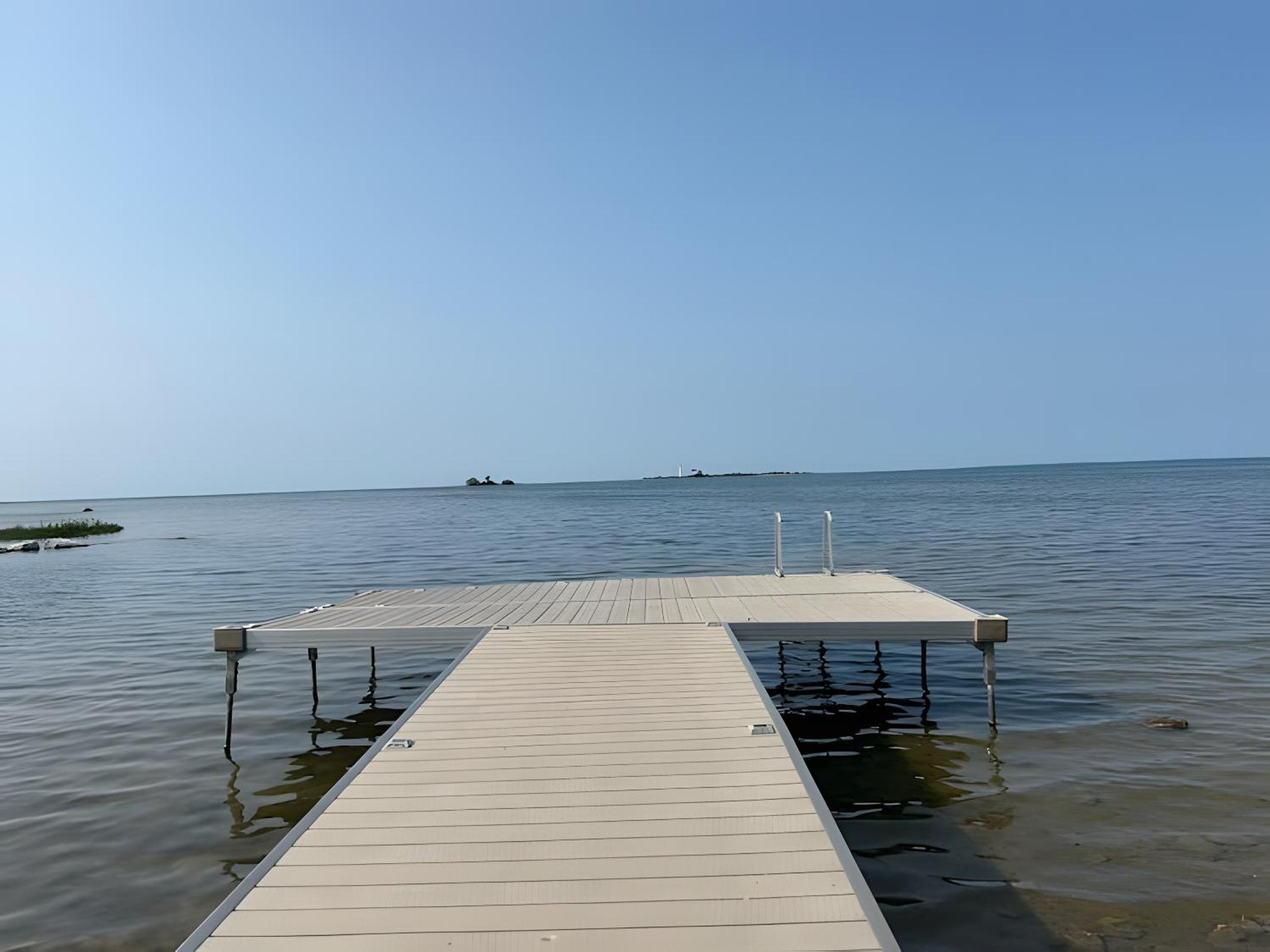 Specious 2 Bedroom Condo in Collingwood