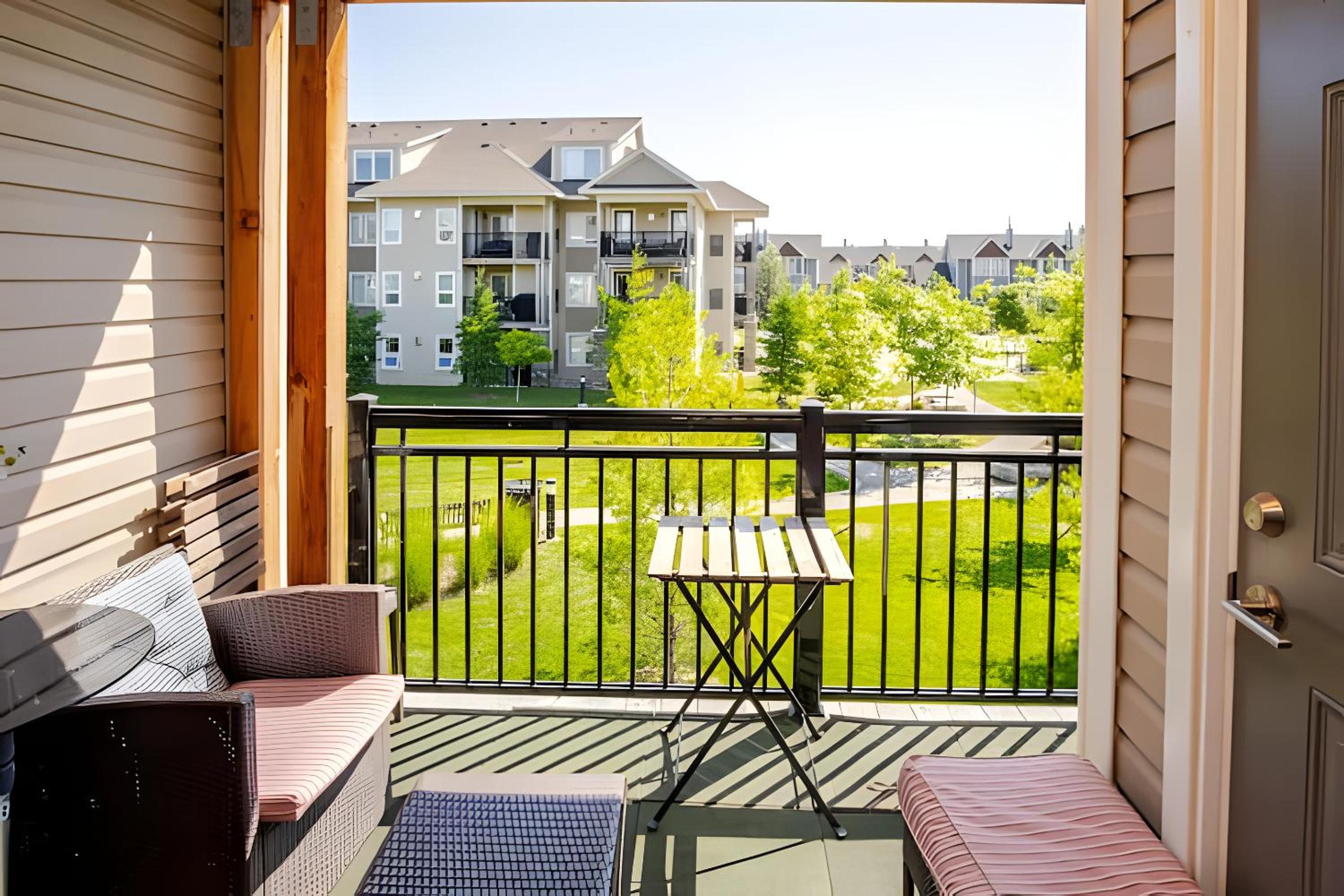 Specious 2 Bedroom Condo in Collingwood
