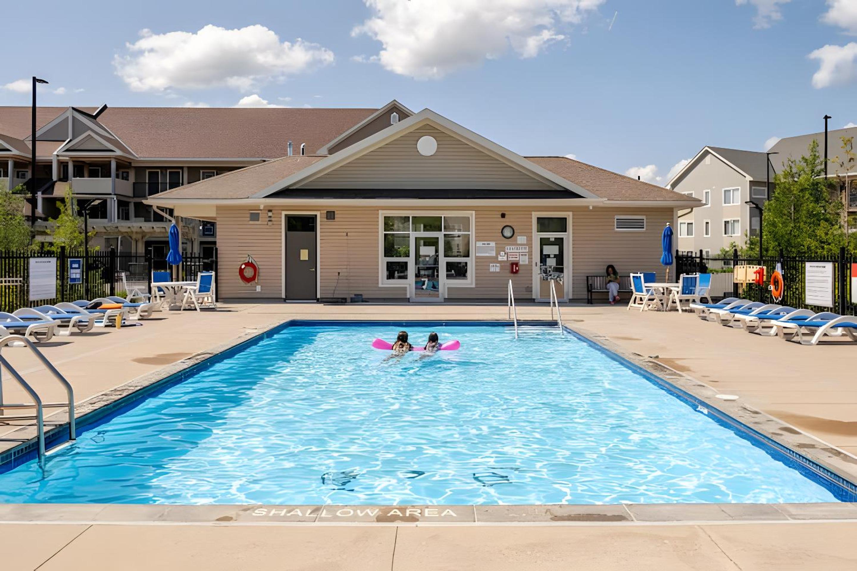 Specious 2 Bedroom Condo in Collingwood