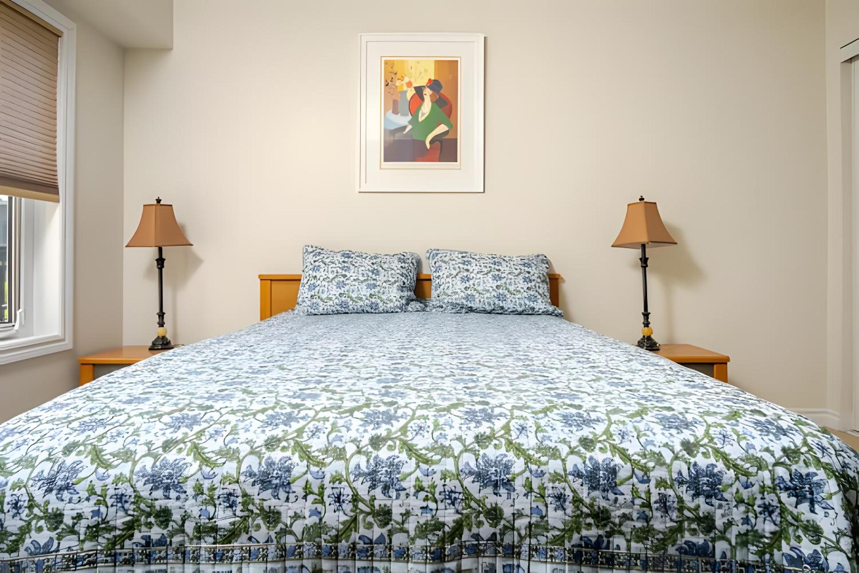 Specious 2 Bedroom Condo in Collingwood