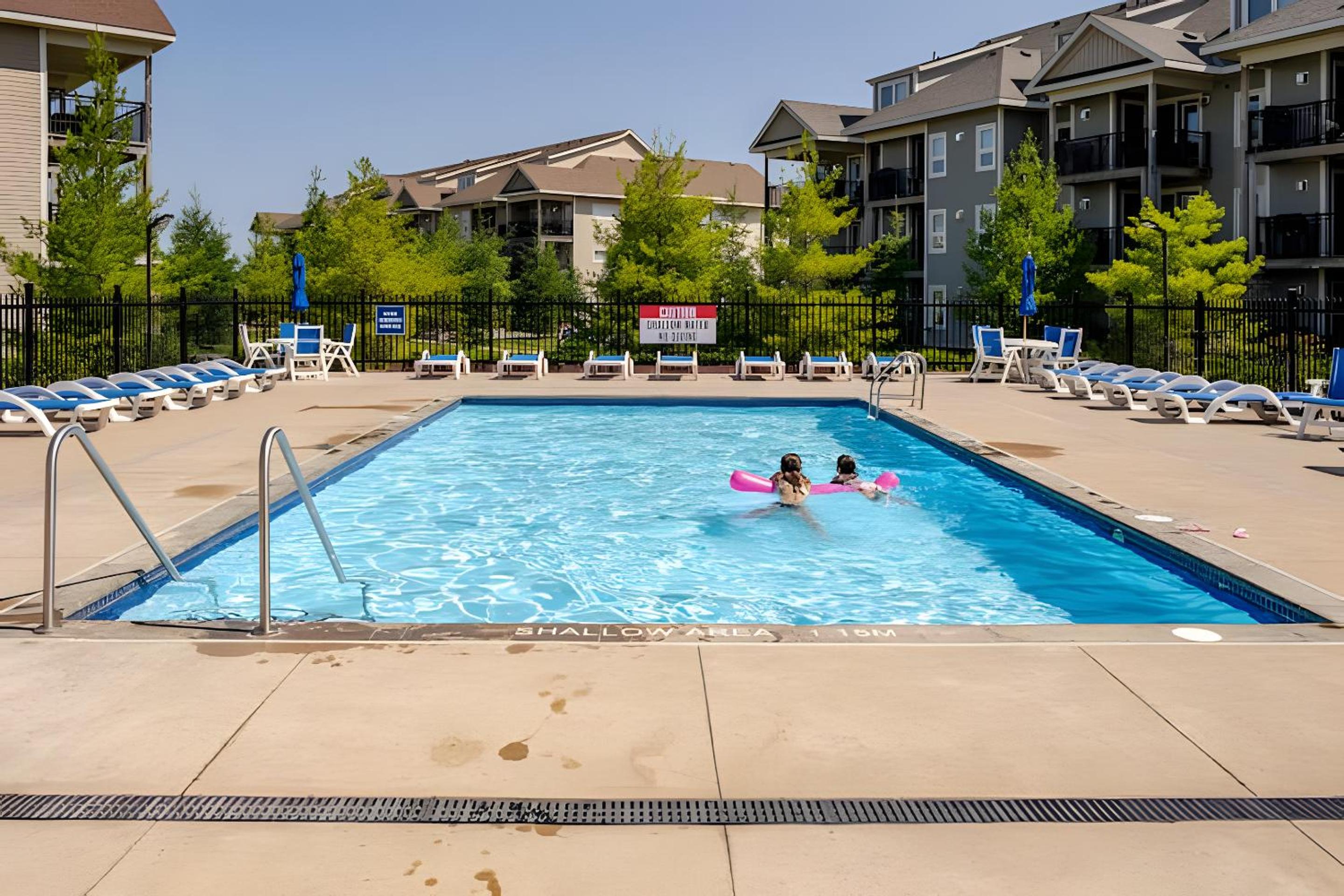 Specious 2 Bedroom Condo in Collingwood