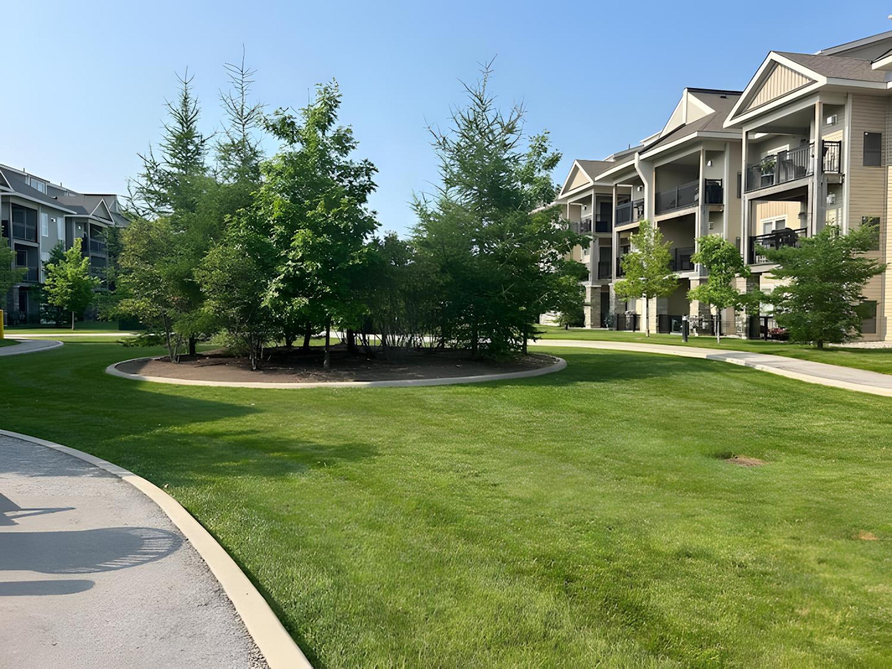 Specious 2 Bedroom Condo in Collingwood