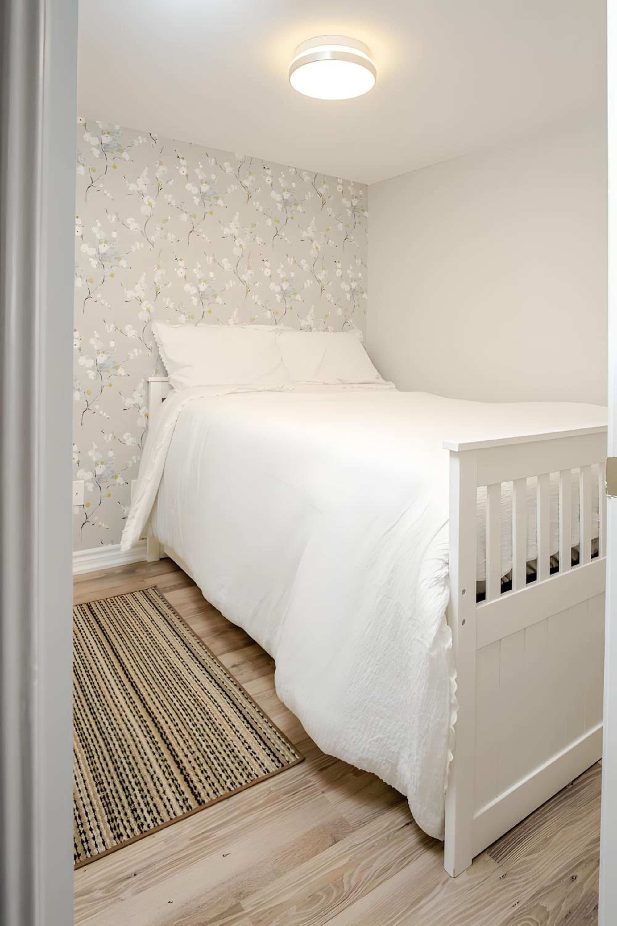 Specious 2 Bedroom Condo in Collingwood