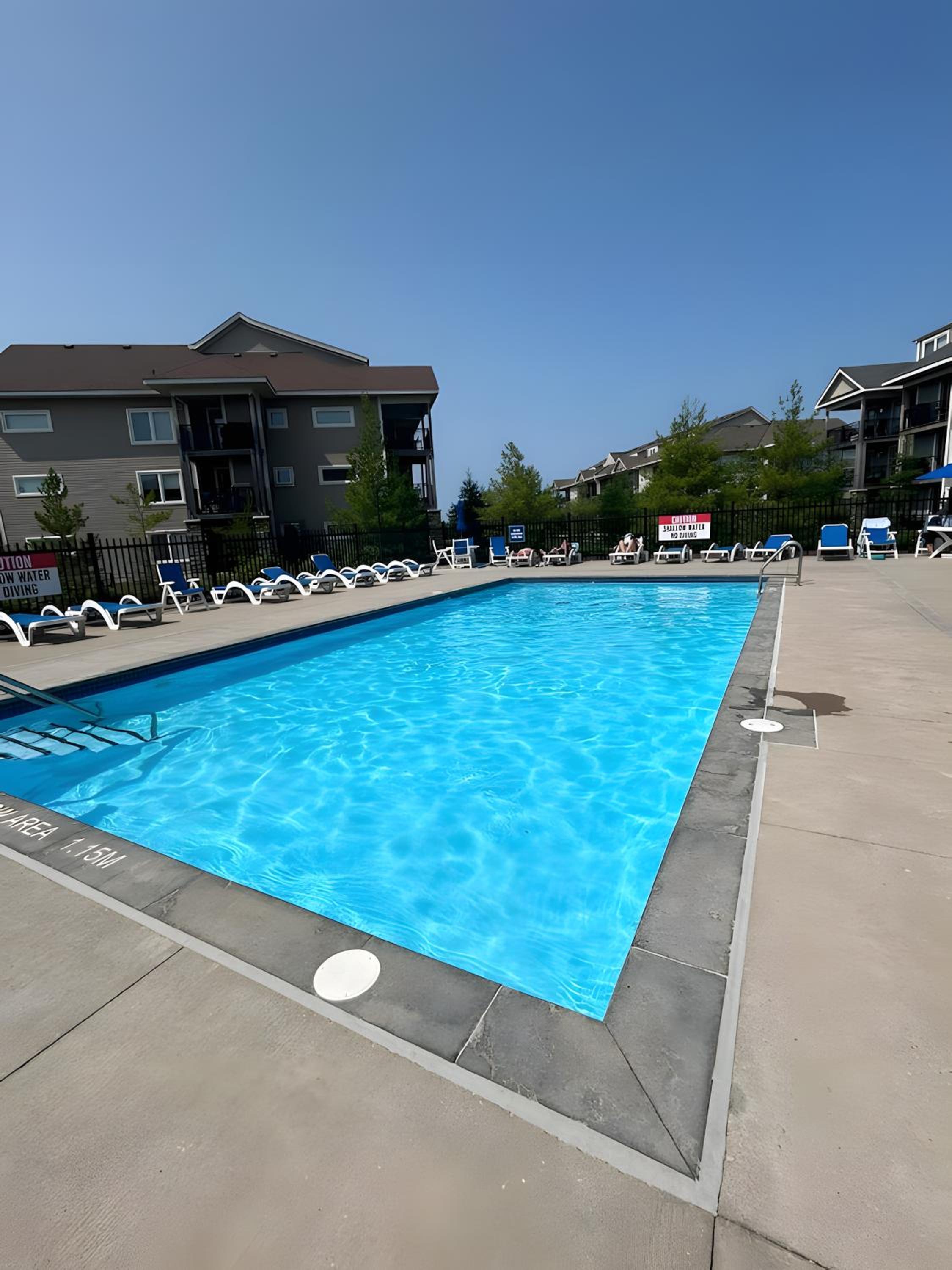Specious 2 Bedroom Condo in Collingwood