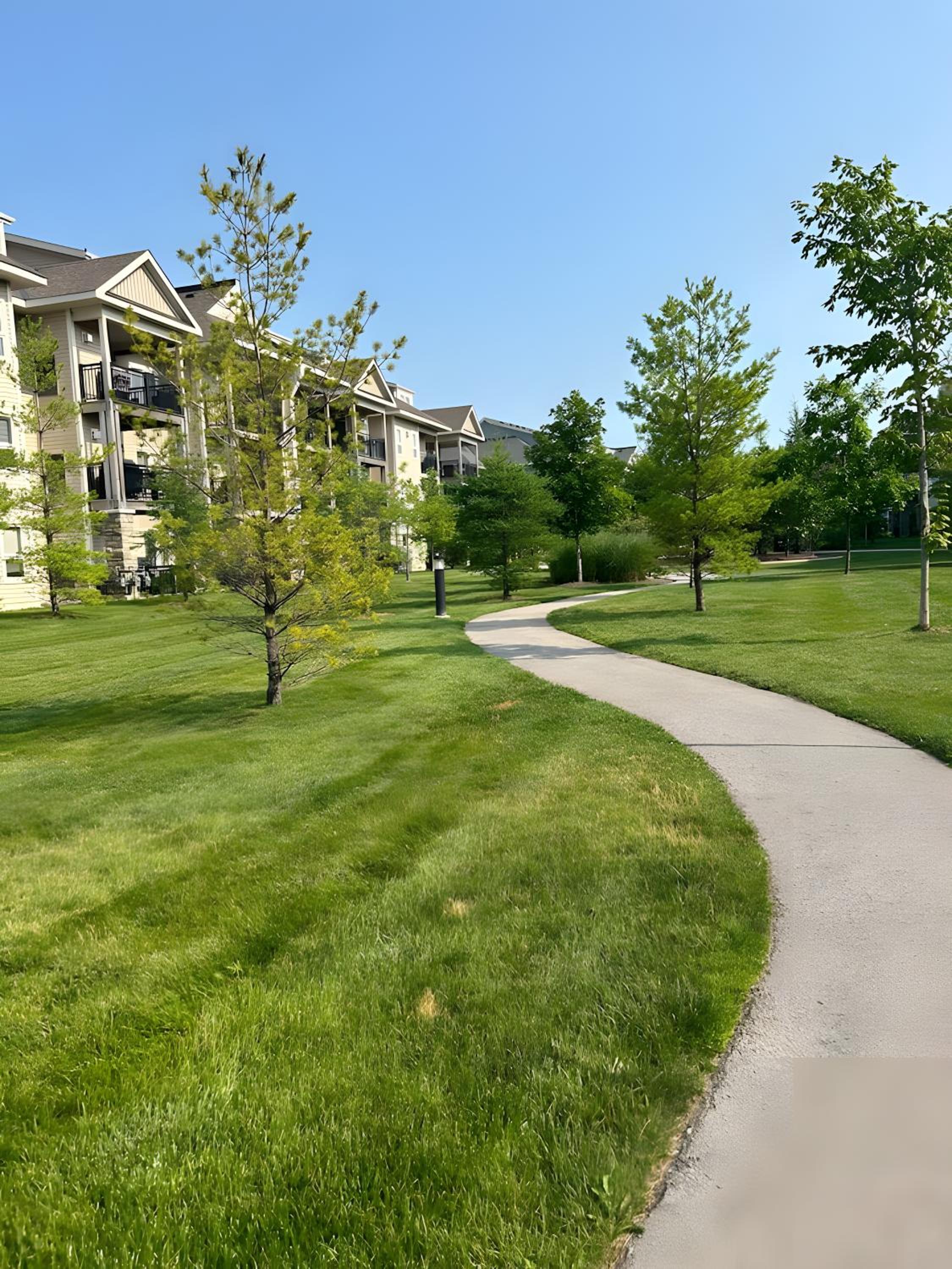 Specious 2 Bedroom Condo in Collingwood