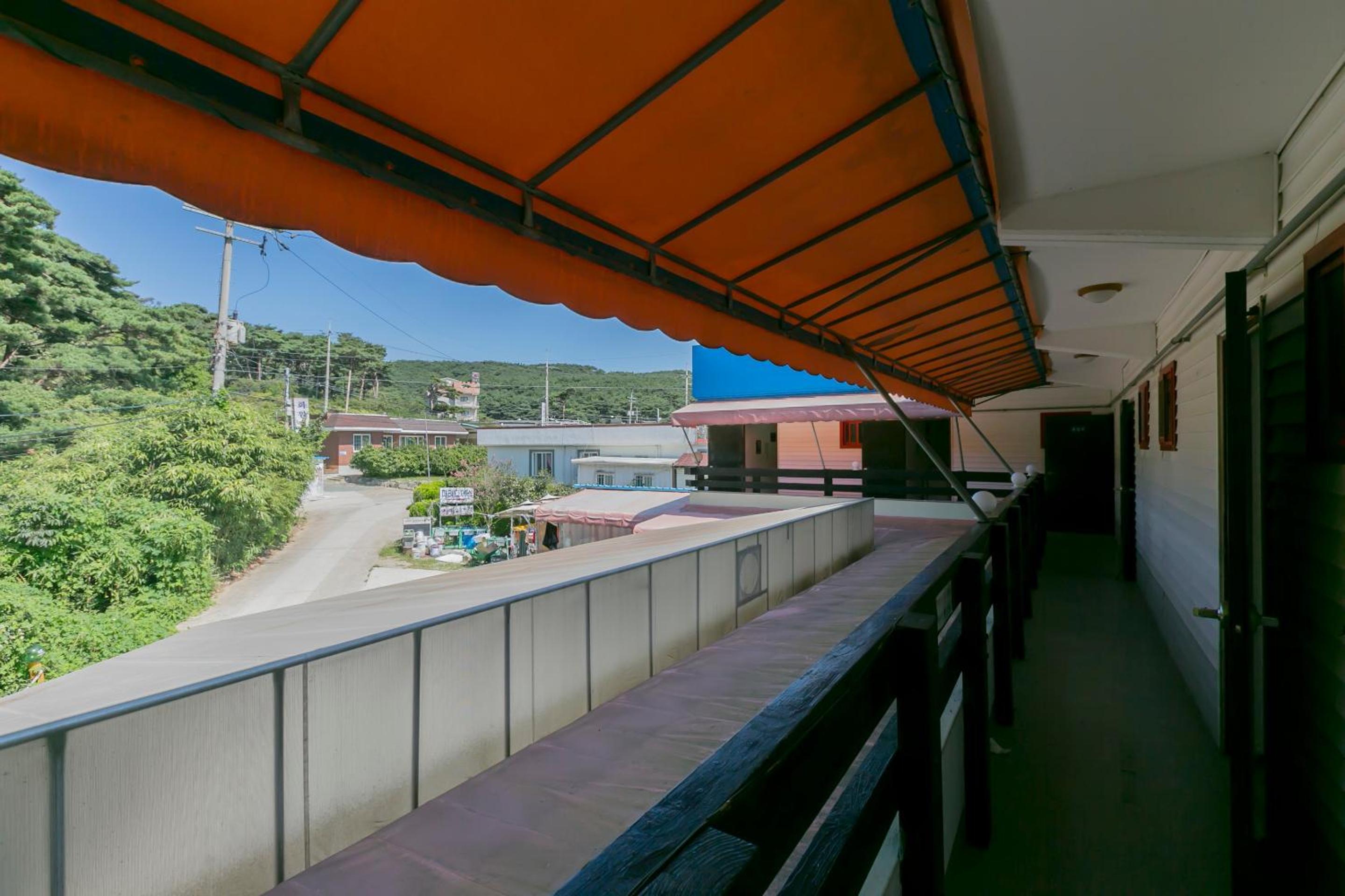 Anmyeondo Gaeulbada pension view 3