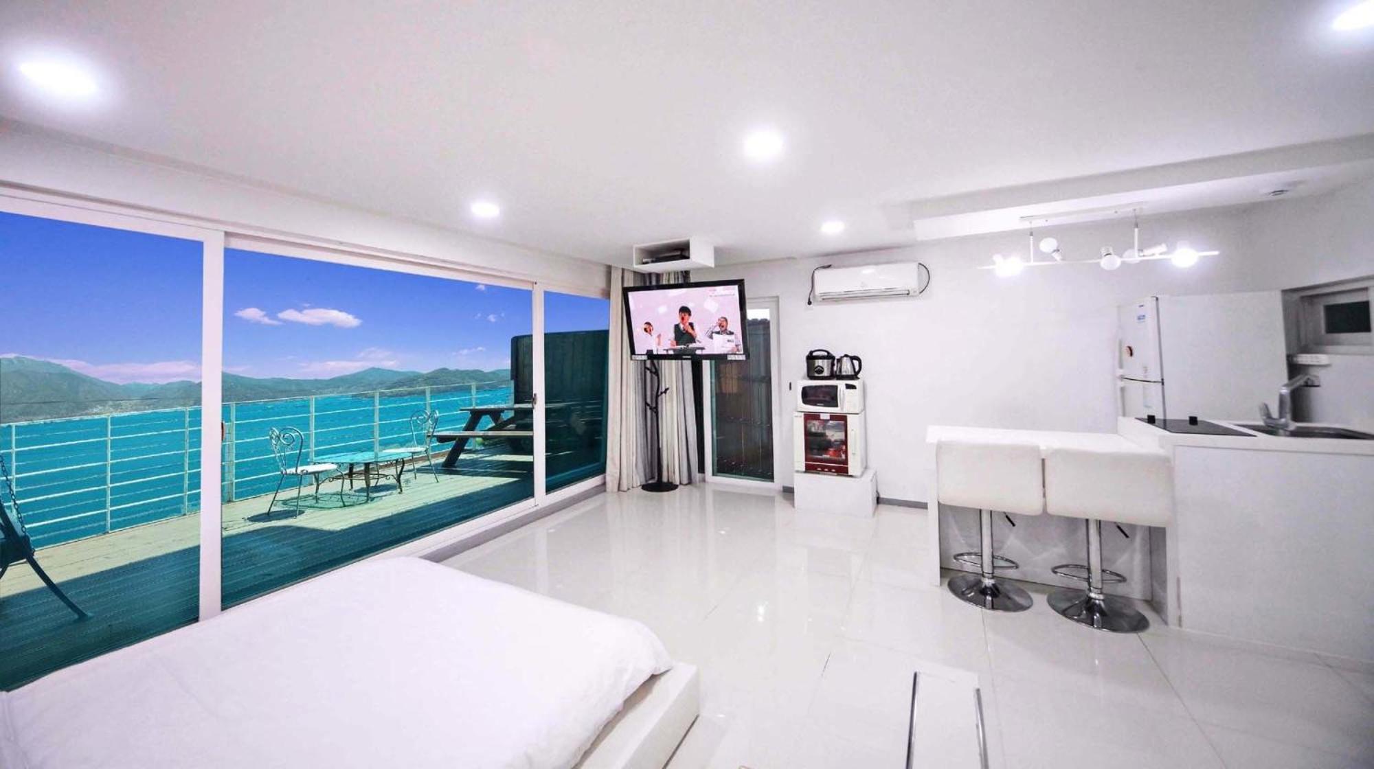 Namhae Spa Hill Pension view 5