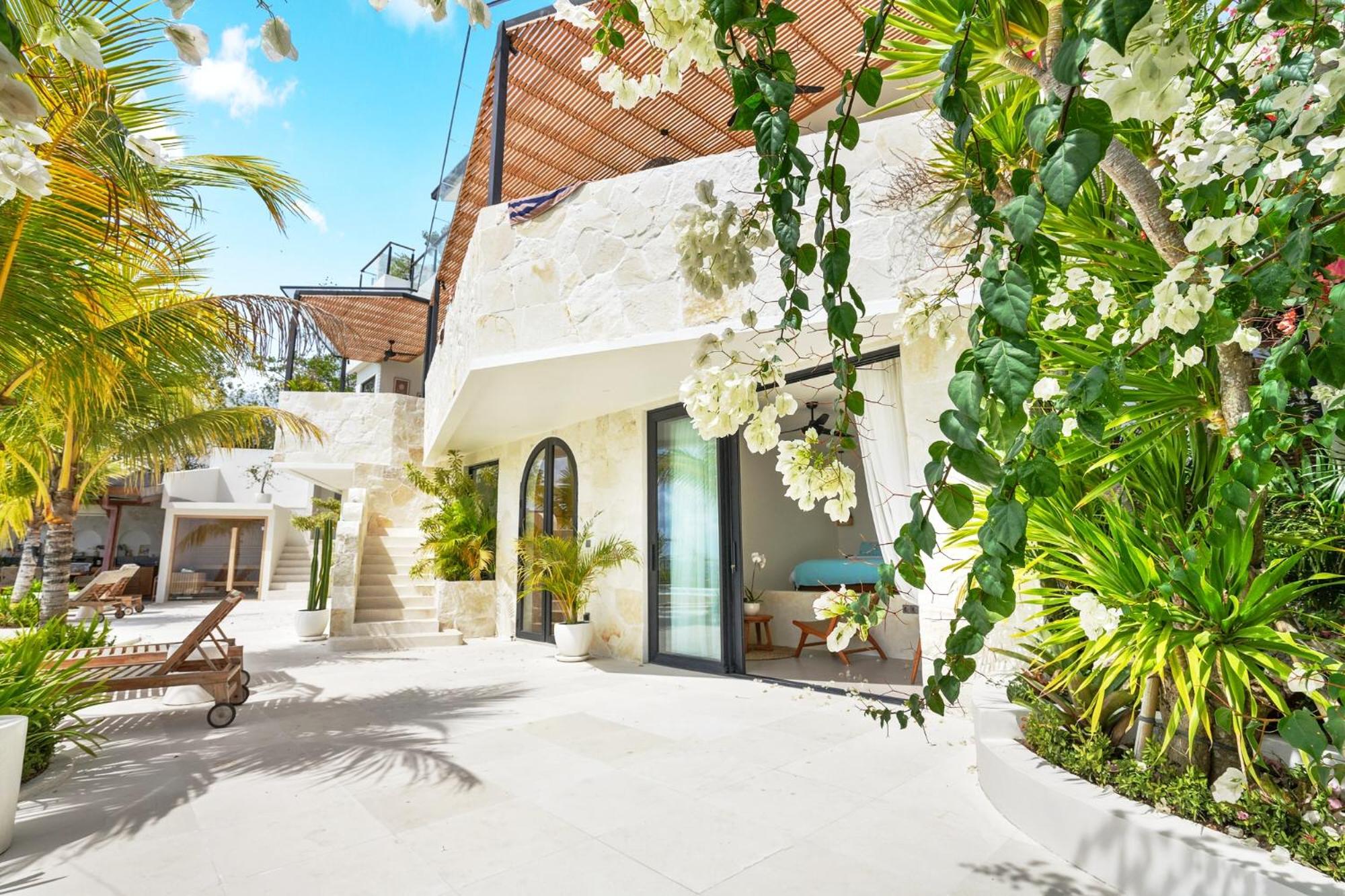 Castle Lunita top ocean view villa of Uluwatu