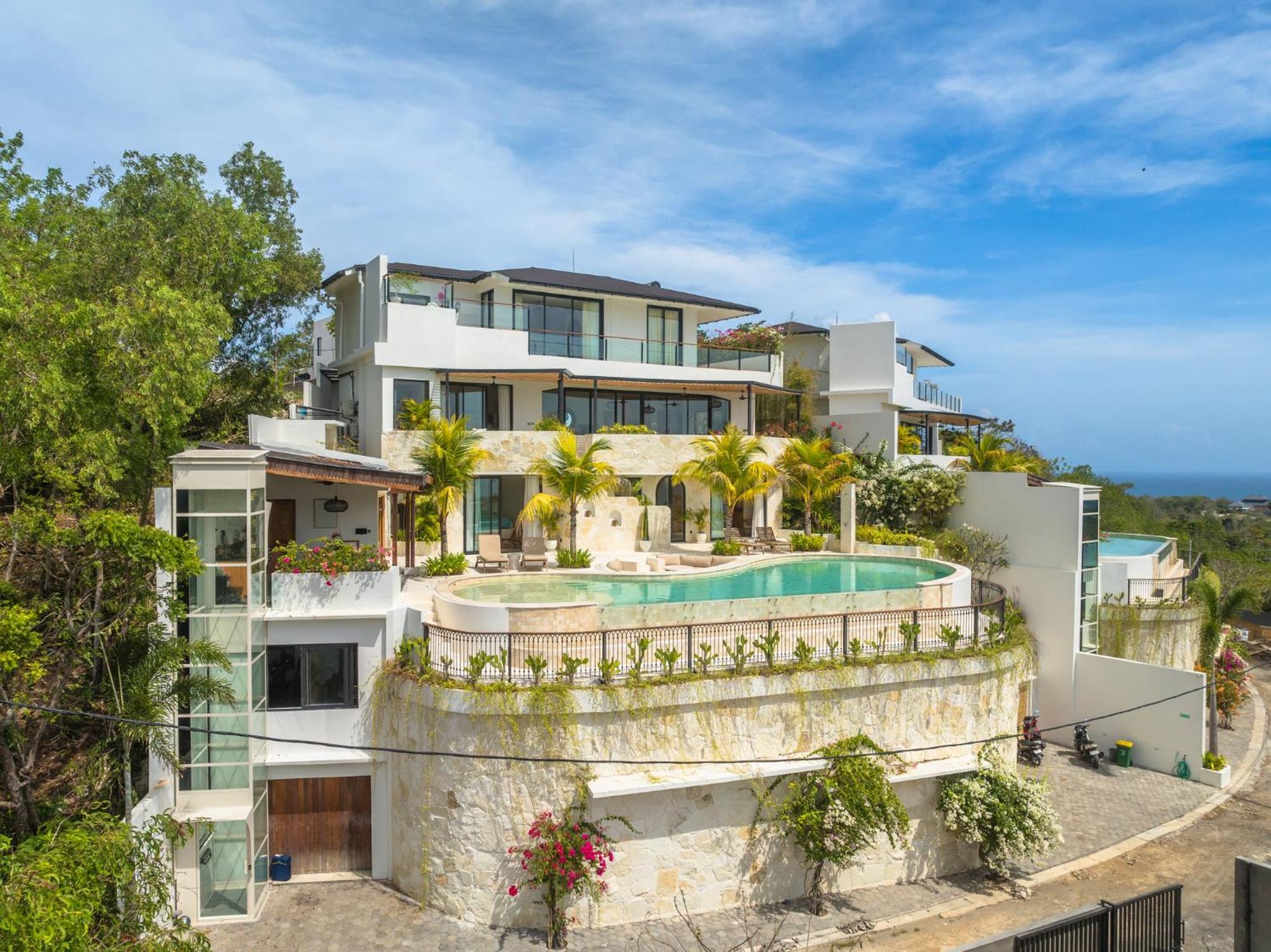 Castle Lunita top ocean view villa of Uluwatu