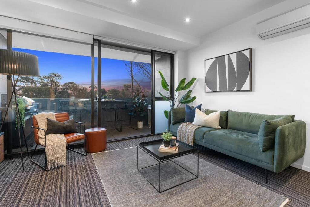 Luxurious Fitzroy Street Getaway