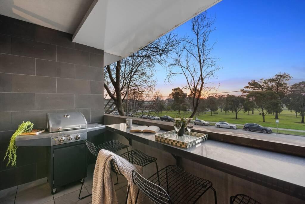 Luxurious Fitzroy Street Getaway