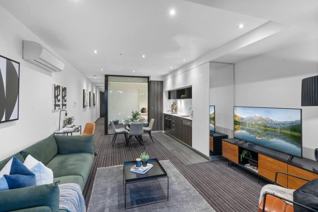 Luxurious Fitzroy Street Getaway