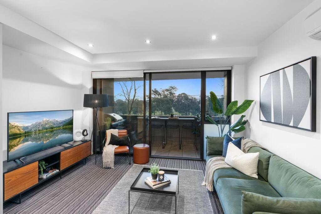 Luxurious Fitzroy Street Getaway