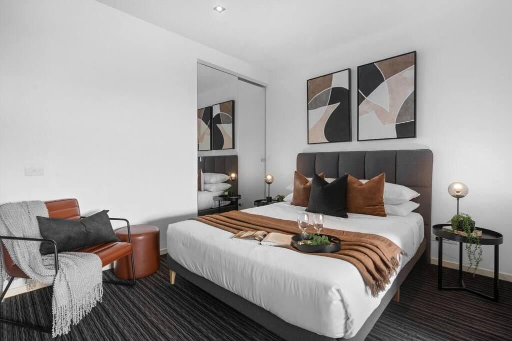 Luxurious Fitzroy Street Getaway