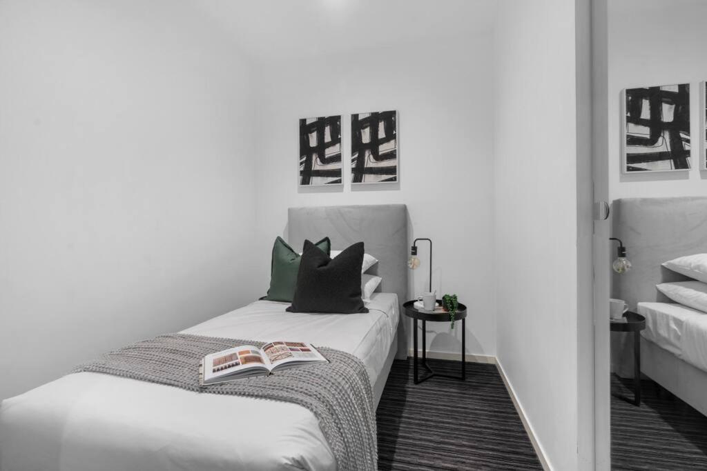Luxurious Fitzroy Street Getaway