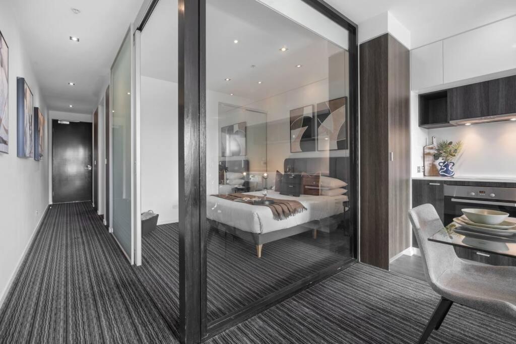 Luxurious Fitzroy Street Getaway