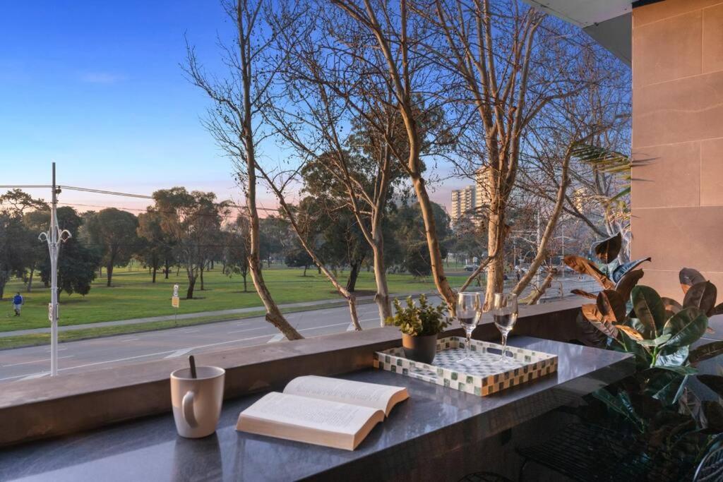 Luxurious Fitzroy Street Getaway