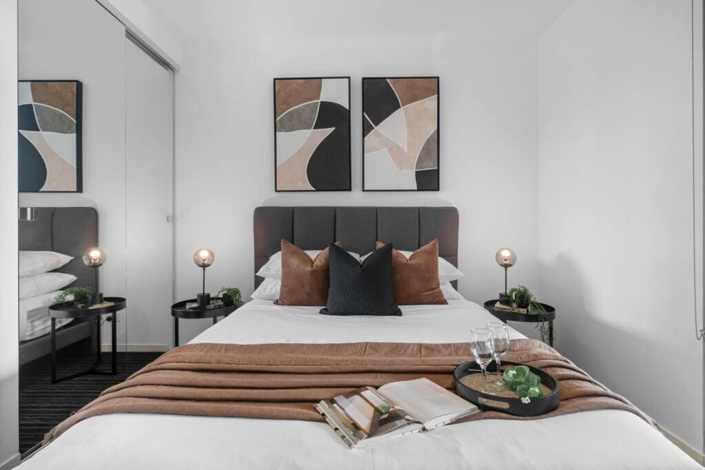 Luxurious Fitzroy Street Getaway