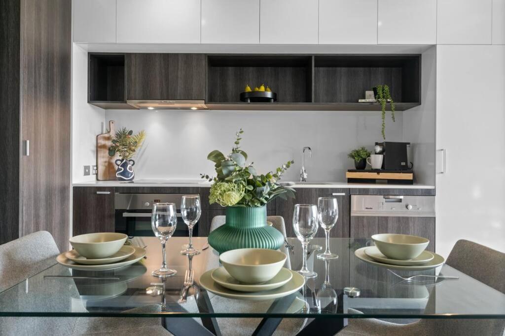 Luxurious Fitzroy Street Getaway
