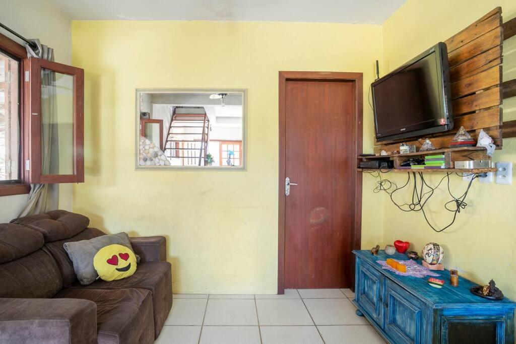 Casa na reserva natural do surf com trilha para praia e terreno compartilhado