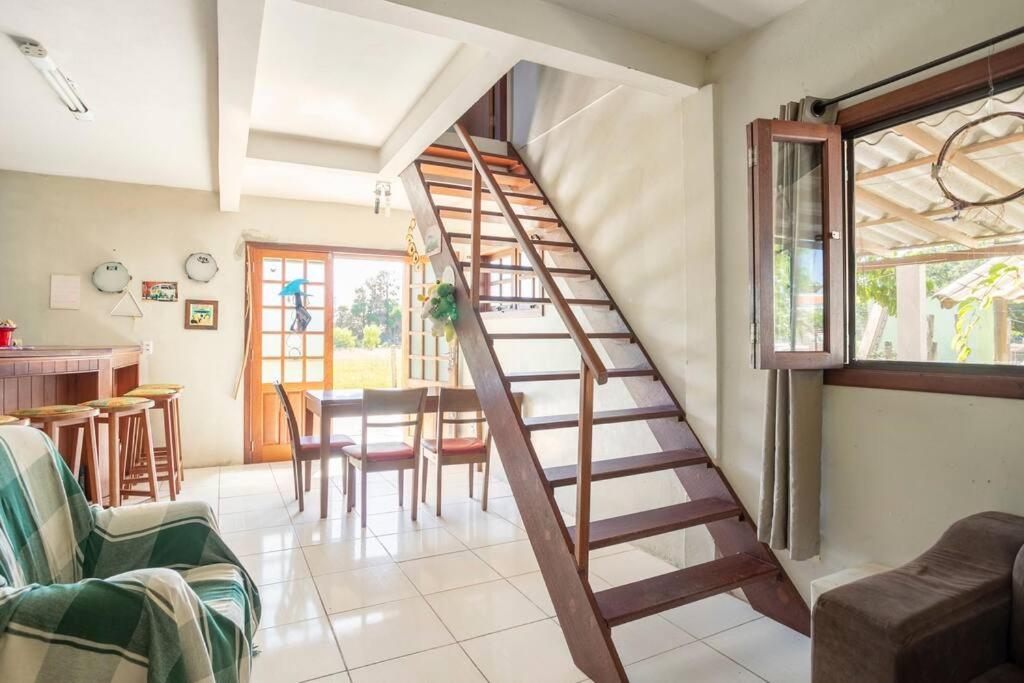 Casa na reserva natural do surf com trilha para praia e terreno compartilhado