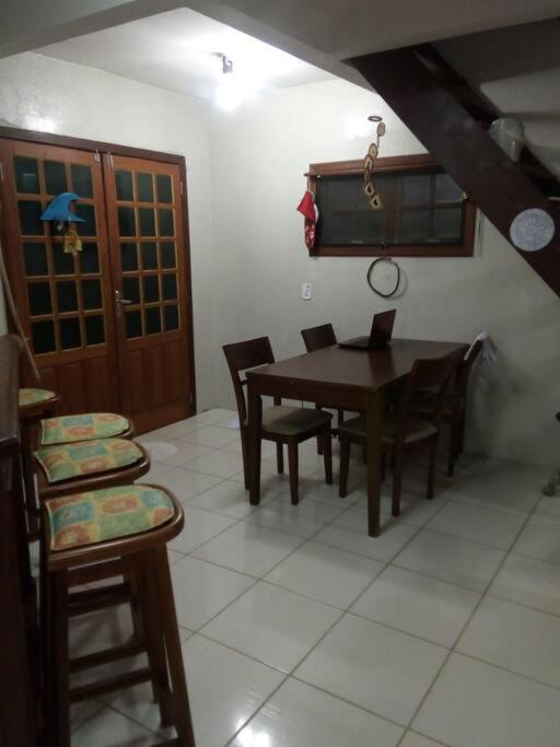 Casa na reserva natural do surf com trilha para praia e terreno compartilhado