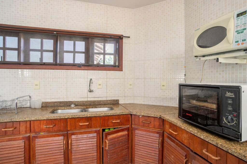 Casa na reserva natural do surf com trilha para praia e terreno compartilhado
