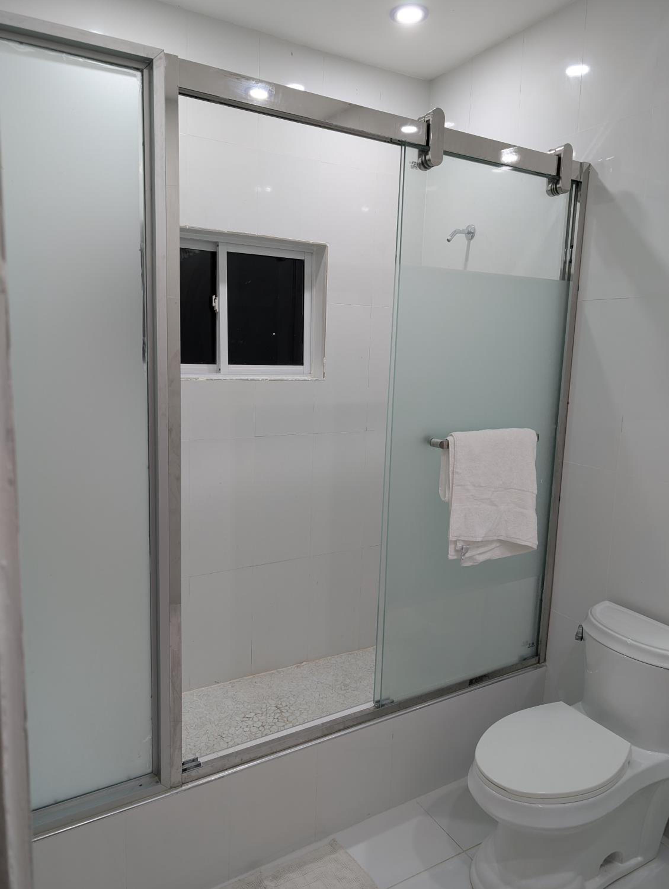 Spacious 3 bedroom House in St Thomas Jamaica view 4