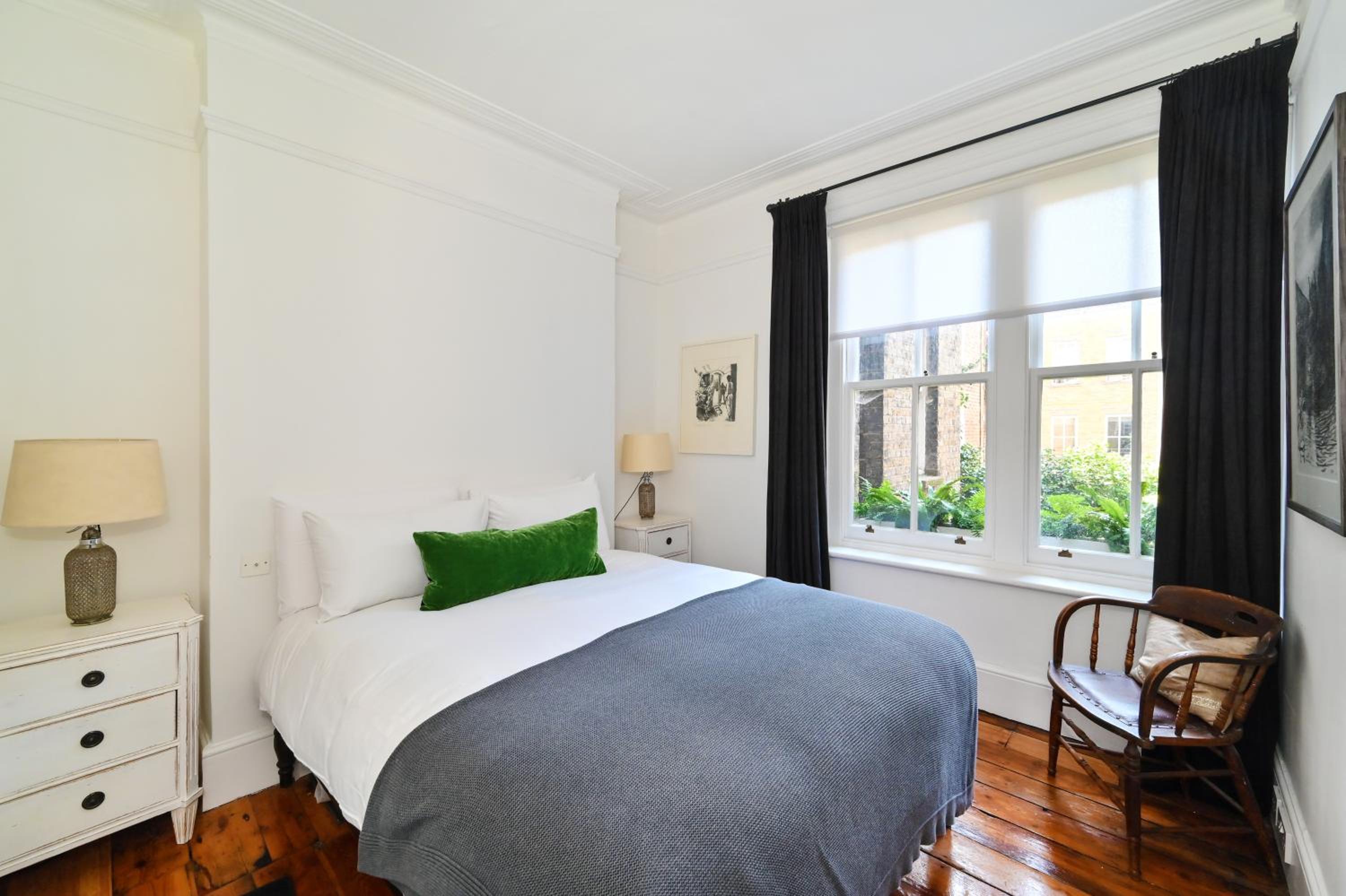 Charming West End Residence in Peaceful Fitzrovia view 2