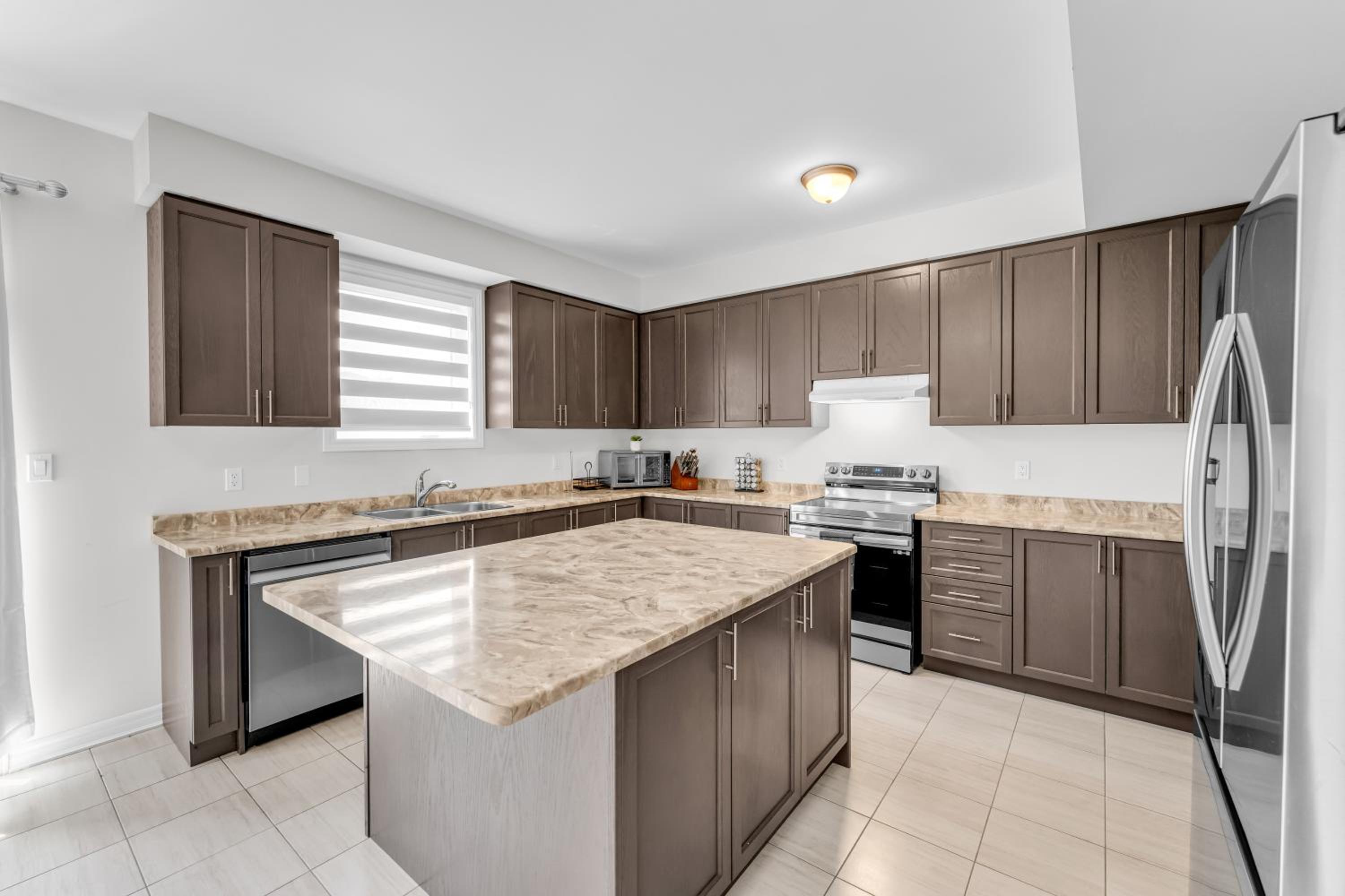 Luxury Mansion minutes to Niagara Falls and Buffalo