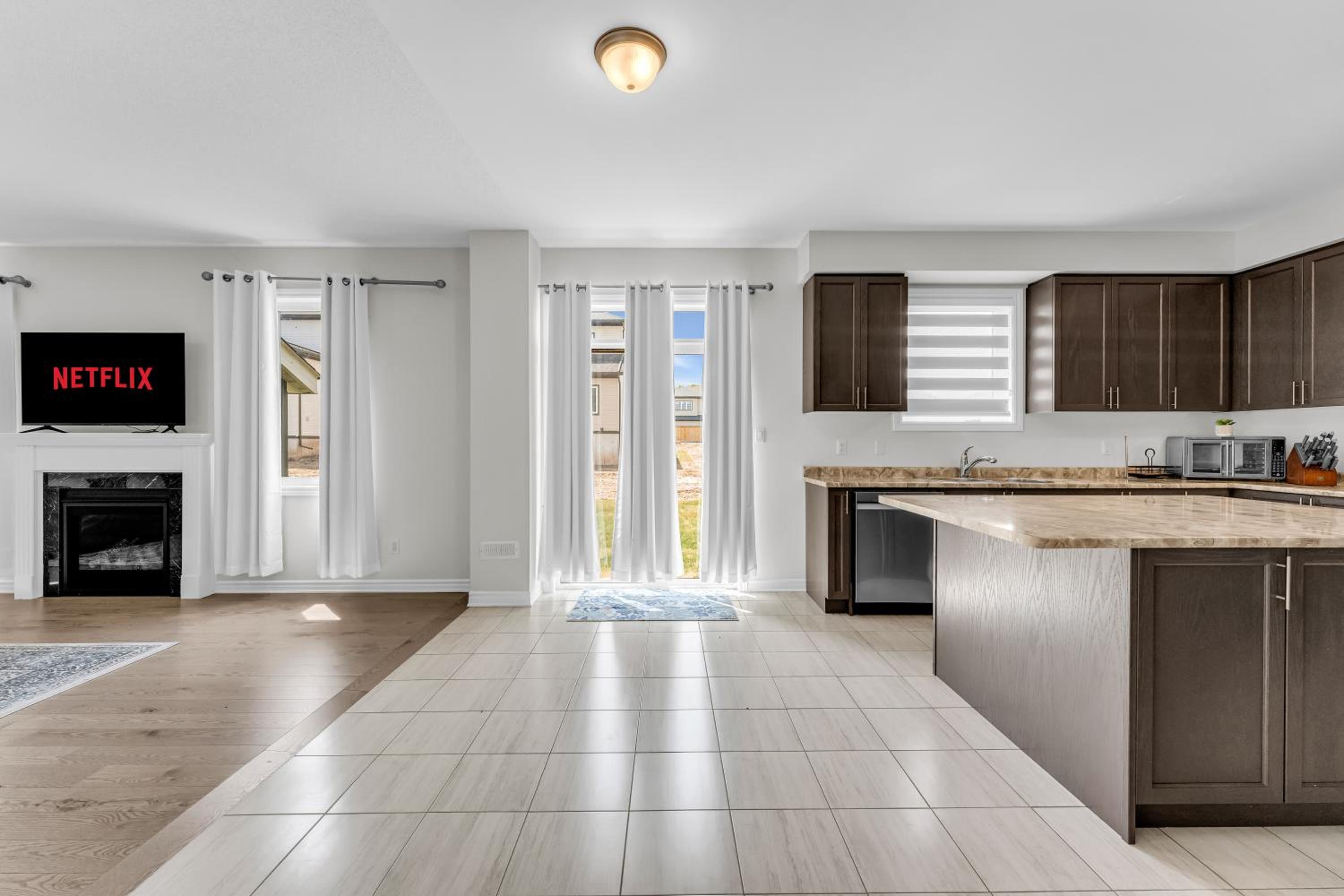 Luxury Mansion minutes to Niagara Falls and Buffalo