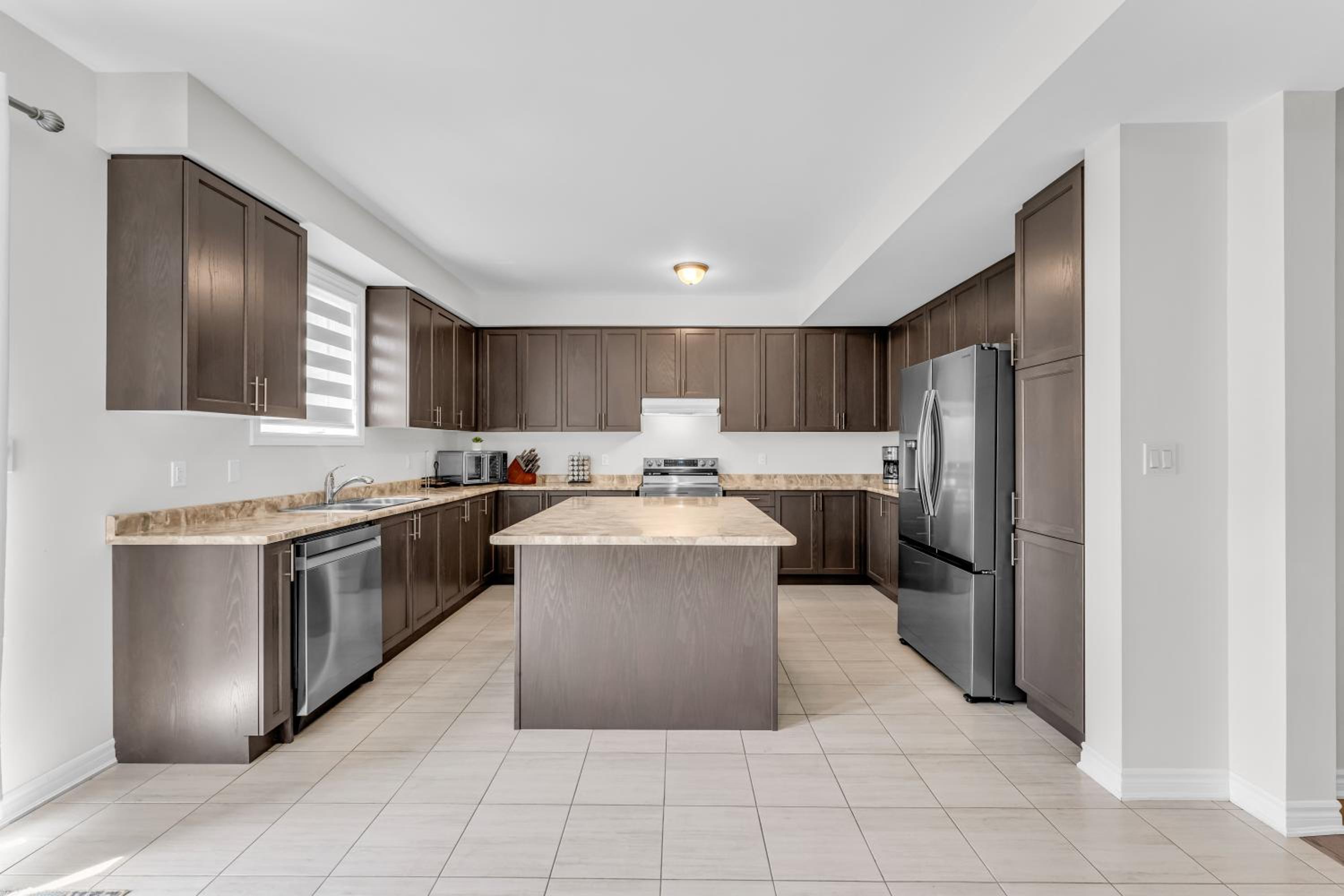 Luxury Mansion minutes to Niagara Falls and Buffalo